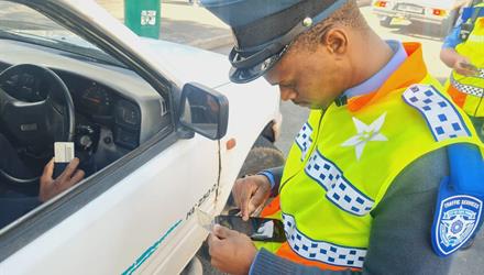 Red flags as motorists ignore red lights 
