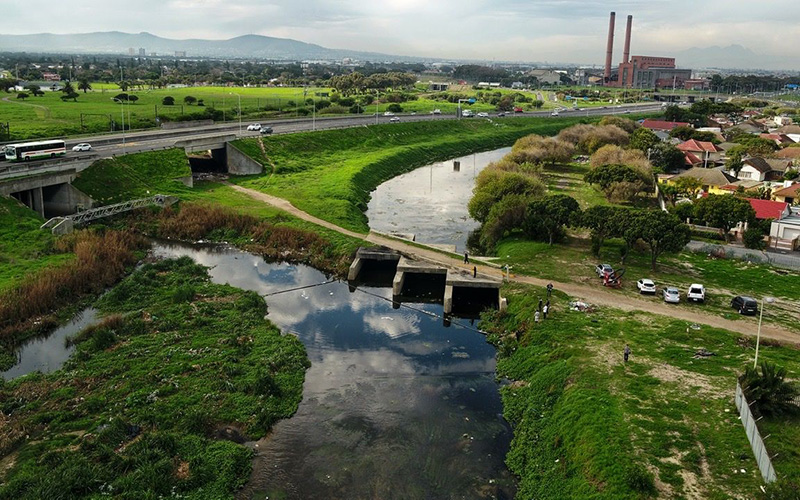 The booms are located downstream of Vygekraal, Blomvlei, Bokmakierrie, Jakkalsvlei and Elsieskraal Rivers