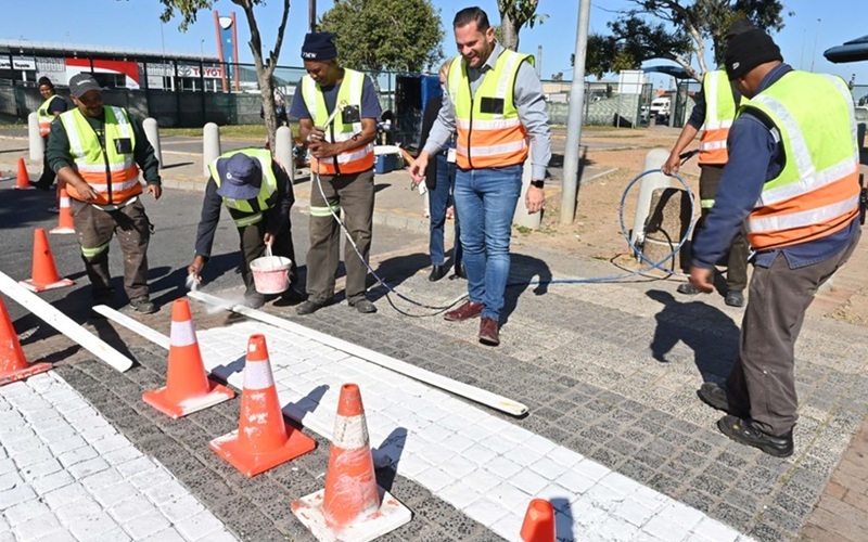 Killarney-roads-team-keeps-roads-looking-fresh-2.jpg