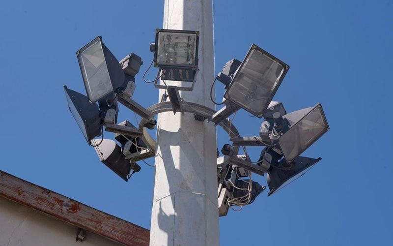 mast-light.jpg