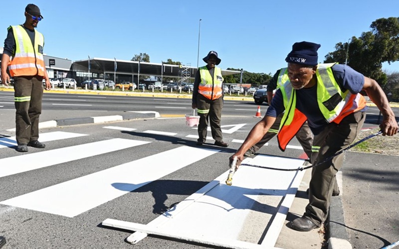 Killarney-roads-team-keeps-roads-looking-fresh-1.jpg